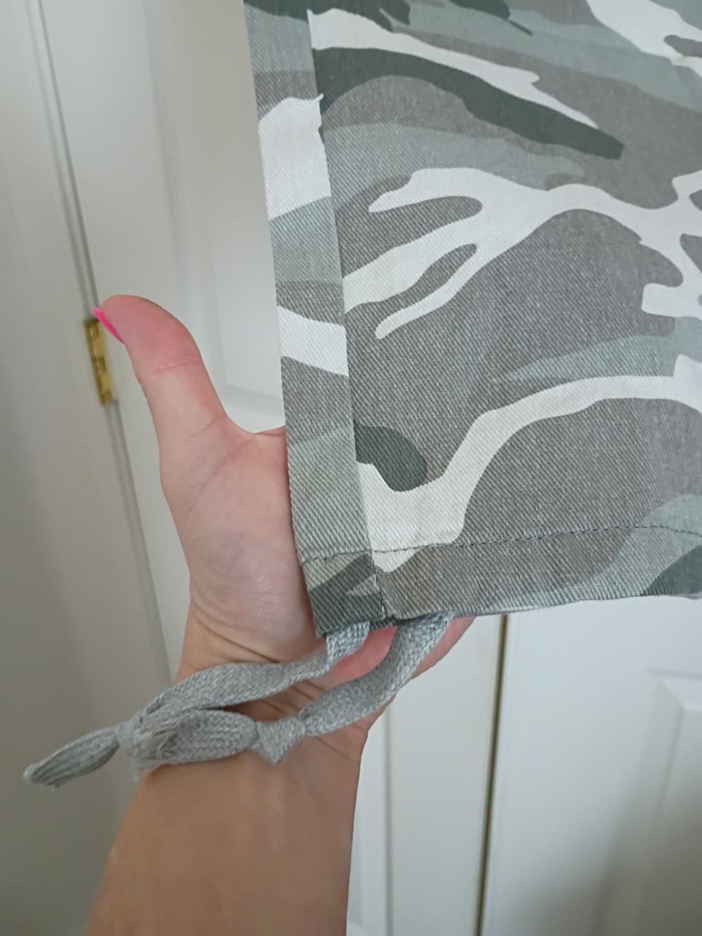 HVEPUO Gray Camo Cargo Capri Pants Large Y2K Utility NWT - Picture 6 of 6